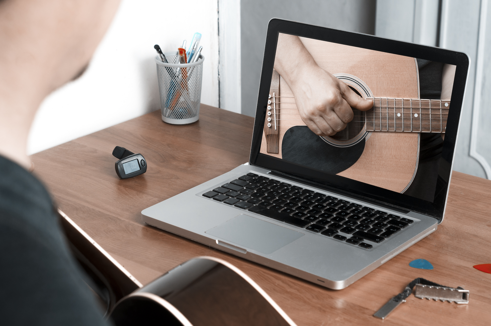 The Best Online Guitar Lessons Beginner Guitarists Should Try Out